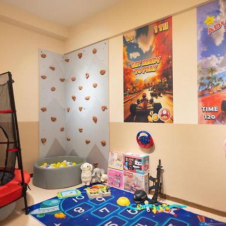 Fantasy Funland Retreat By The Only Bnb Tanjung Tokong Exterior foto